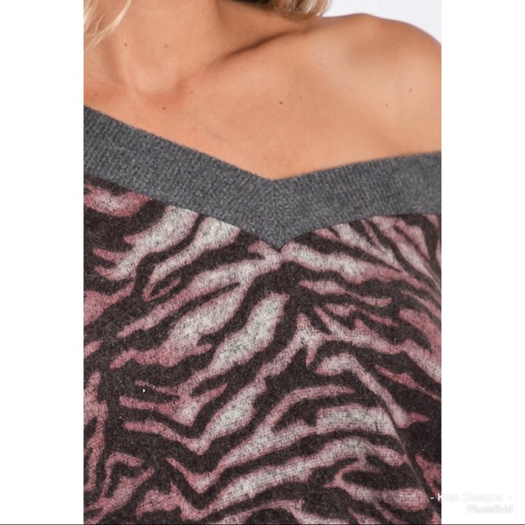 ❤️LAST! Brushed Mauve Animal Print V Neck Top! - Picture 7 of 7